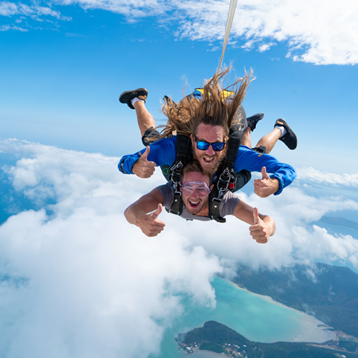Airlie Beach 8,500 ft Tandem Skydive + Photos